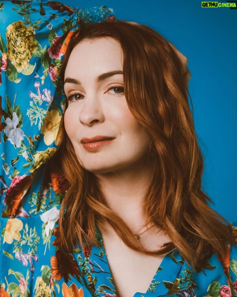 Felicia Day Instagram - First of many amazing photos I can’t wait to share by @selashiloni. Styling by @pocketfullofsequins. Makeup by @_beautybygg_