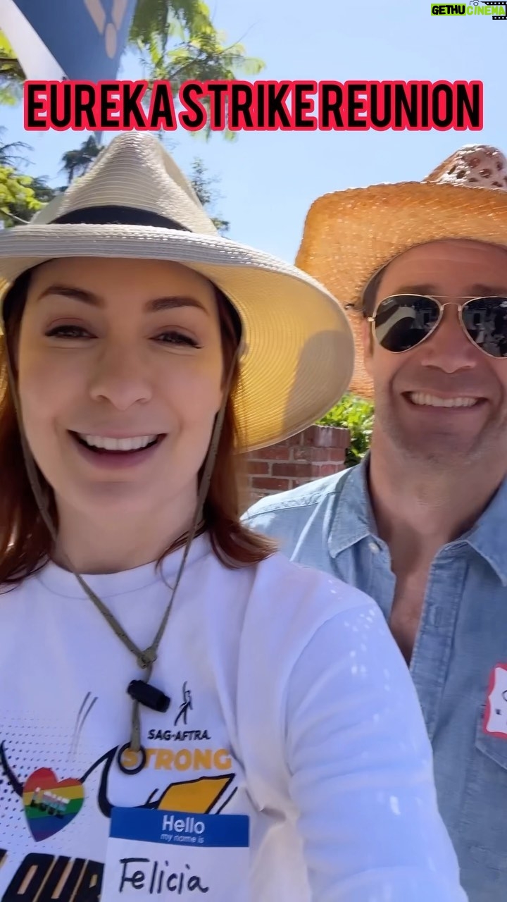 Felicia Day Instagram - Amazing to see some of the #Eureka cast and crew on the strike line yesterday!!! @cferg101 @mingna_wen showrunner Jaime Paglia and more, plus all the writers (including my friendo @bergopolis) were amazing to seeeee! #sagaftrastrong #wgastrong