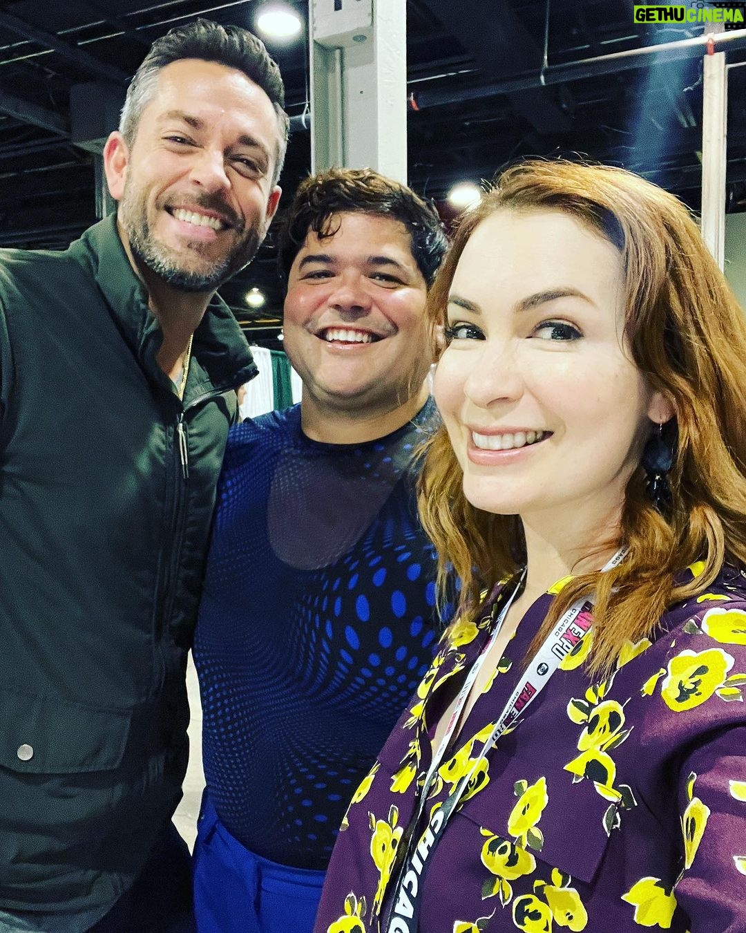 Felicia Day Instagram - Full Saturday at @fanexpochicago with friendos galore!!!