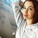 Felicia Day Instagram - At SDCC and realize I can’t take a picture of anything because of the strike. Ok here I am in my hotel bathroom. That’s all you get all weekend. You’re welcome. Kinda.