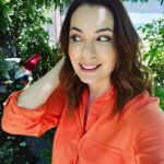 Felicia Day Instagram - Feeling pretty in my garden until I realized there was a creeper behind me.