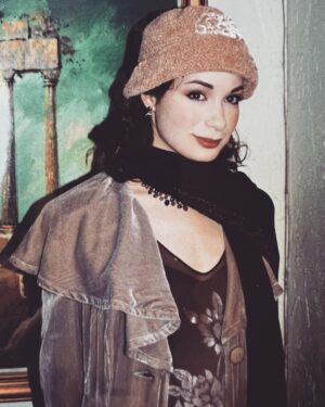 Felicia Day Instagram - #throwbackthursday when I dressed like I was in the Gilded Age in the early 00’s. 2000 not the 1900. This was my winter look y’all. Sigh.