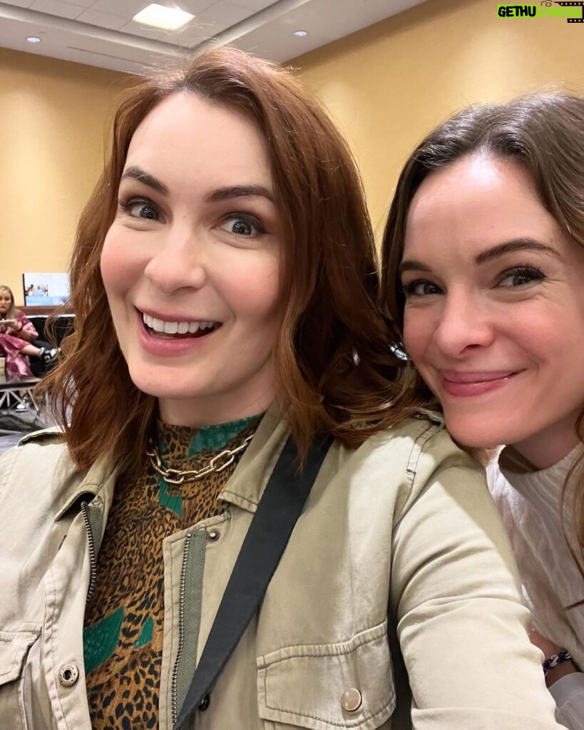 Felicia Day Instagram - Good day today at #IndianaComicon! @dpanabaker #Karlach