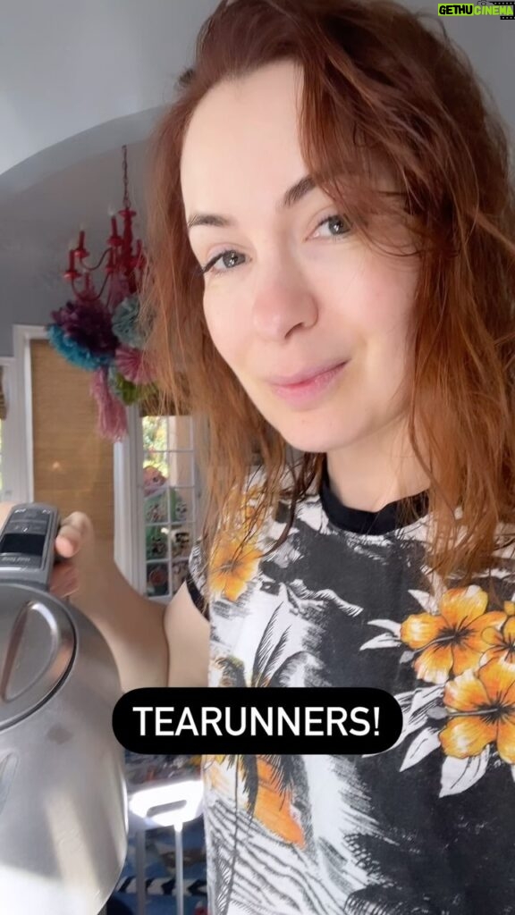 Felicia Day Instagram - Yearly plug of my friend @jewelstaite and her hubby’s company @tearunners! Truly my fave gift I give to friends myself and receive from her :) check their sale out today!