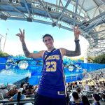 Felipe Prior Instagram - Estava aqui vendo a galeria do meu celular e ainda sem acreditar que fui ver os jogos finals da NBA, conheci o gigante @jalenjdubwilliams, curti demais o passeio na Universal Studios, sem esquecer do zoológico 😝. Cara só gratidão por viver tudo isso, viajar é muito bom, viver essas experiências é animal. Na dúvida postei algumas fotos e semana que vem posto mais, é noix. ⚡️ Orlando