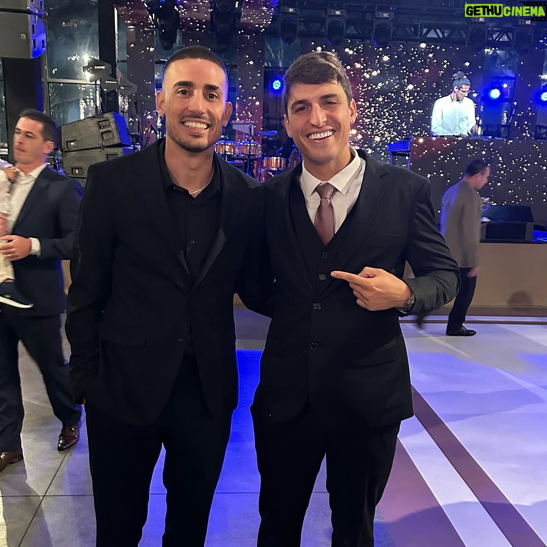 Felipe Prior Instagram - Casamento com a gata e amigos