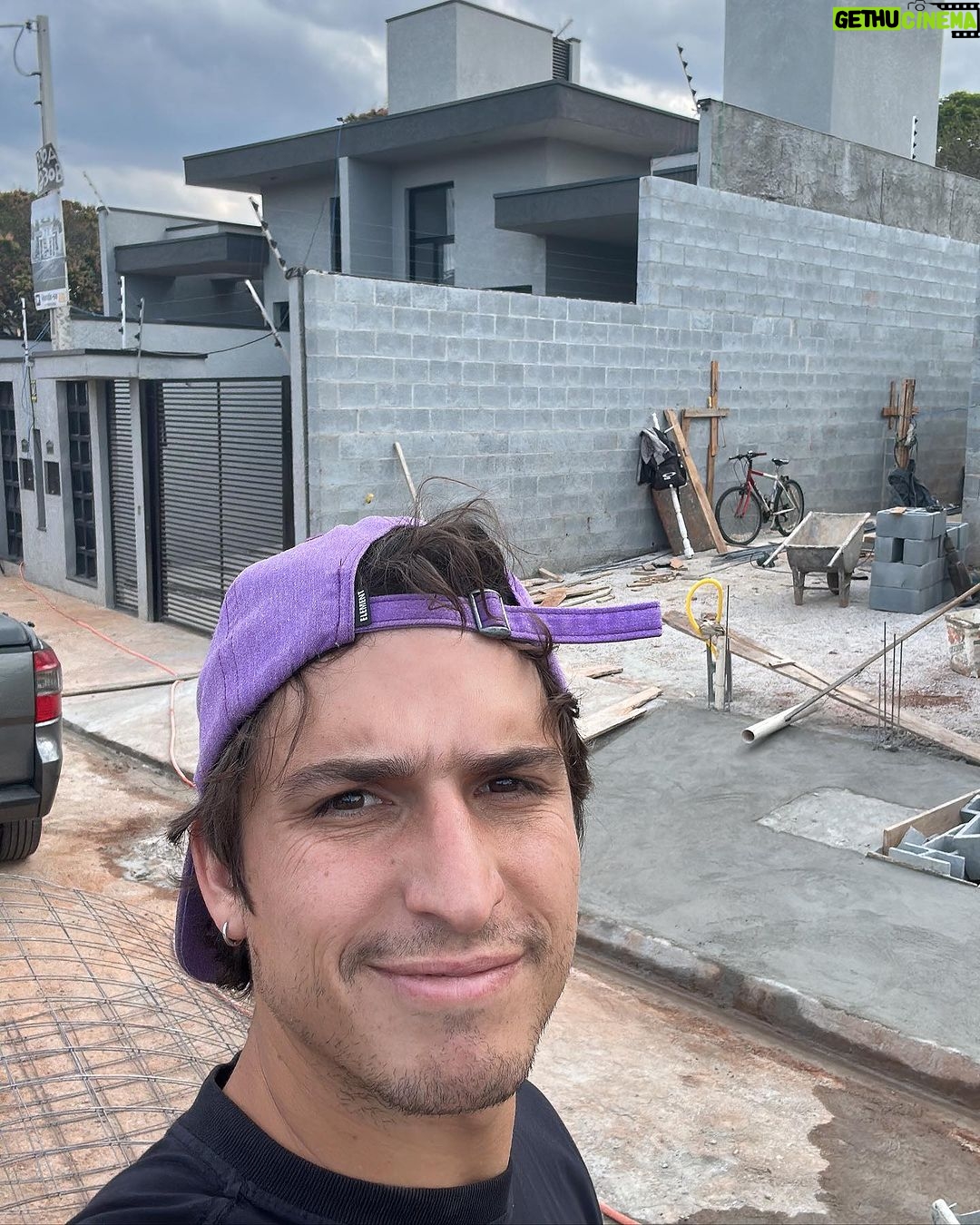 Felipe Prior Instagram - Todo mundo fala que obra é passar nervoso. Vou falar que quando eu saí do bbb, fiquei 5 meses sem estar nessa rotina de obra, hoje To de volta e posso dizer que isso é minha paz. Minha rotina, amo fazer isso. Atibaia, Sao Paulo, Brazil