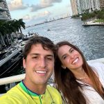 Felipe Prior Instagram - Estava aqui vendo a galeria do meu celular e ainda sem acreditar que fui ver os jogos finals da NBA, conheci o gigante @jalenjdubwilliams, curti demais o passeio na Universal Studios, sem esquecer do zoológico 😝. Cara só gratidão por viver tudo isso, viajar é muito bom, viver essas experiências é animal. Na dúvida postei algumas fotos e semana que vem posto mais, é noix. ⚡️ Orlando