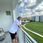 Felipe Prior Instagram - Como vocês sabem, a gente veio para Orlando e alugamos este ape incrível com a @starsvacationhomes! Vale muito a pena alugar o apartamento e poder aproveitar momentos inesquecíveis com sua família e amigos, e o melhor de tudo é estar pertinho dos parques! A melhor opção para quem esta pensando em viajar para Orlando é a @starsvacationhomes E para você que pretende ter um investimento aqui em Orlando, @garciagrealty é uma imobiliária completa, eles trabalham com compra, venda e aluguel de propriedades, a busca das casas é personalizada para seu perfil e necessidades, eles sempre encontram a melhor oportunidade de mercado! Fala com a Elaine @garciagrealty Orlando, Florida