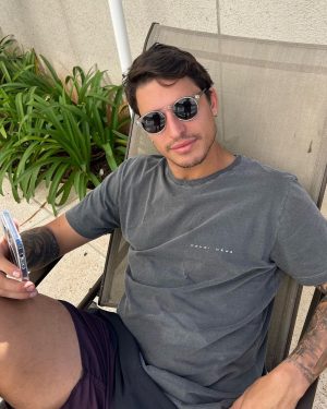 Felipe Prior Instagram - Mood da semana: nada me abala. Boraaa vamos com tudo. 👊