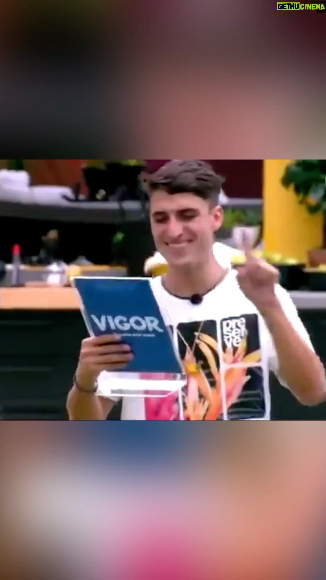 Felipe Prior Instagram - Então quer dizer que hoje é dia mundial do iogurteeeee hahahahaha