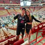 Felipe Prior Instagram – Me despedindo de Miami com um até breve. Ainda sem acreditar na experiência de acompanhar os jogos finais da NBA, é muito mais que esporte, é um espetáculo à parte, só posso dizer que foi animal ver de perto tudo isso, os caras jogam muito, triste pelo meu time Miami Heat, que não conseguiu uma vitória. Obrigado @starplusbr e @espnbrasil , pelo convite, foi animal. Partiu Orlando que a aventura ainda não acabou. 😜 Kaseya Center
