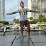 Felipe Prior Instagram – Em plena quinta feira acabei de ficar duro. Desculpa aí 🚨🚨
E tem gente brigando ainda na internet . Aqui é trabalho y trabalho 

Obrigado @neymarjr por emprestar kkkkk Zuera Miami, Florida