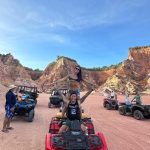 Felipe Prior Instagram - A gente é isso a todo momento. Sorriso no rosto, muito trabalho e nos momentos de diversão pura adrenalina 😎✌️👻 Praia do Gunga