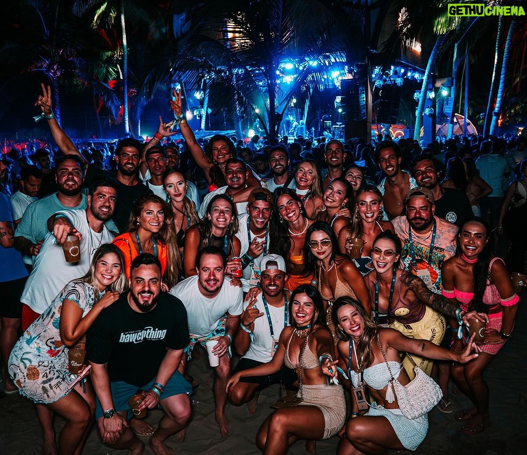 Felipe Prior Instagram - 3 ano que venho pra esse réveillon zika @reveillonmilsorrisos com a @cbproducoes e me perguntam vai de novo . Minha resposta sempre é . Lgk é do caralho . Obrigado @caio_bocao você é zika e além de saber fazer , sabe cuidar das pessoas que estão contigo . Japaratinga