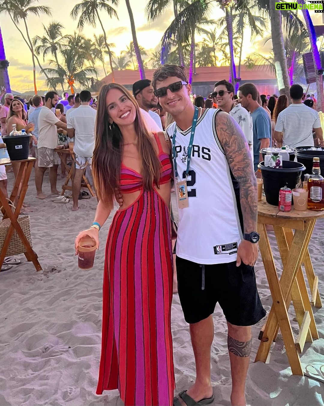 Felipe Prior Instagram - Resumo do melhor #reveillon do Brasil @reveillonmilsorrisos organizado pelo @caio_bocao na @cbproducoes ! #maragogi #alagoas #portodegalinhas #praia #nordeste #maceio #brasil #recife #caribebrasileiro #pernambuco