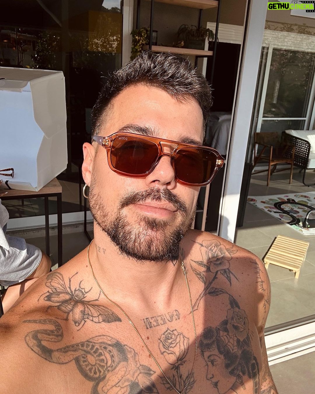 Felipe Ribeiro Instagram - Minha muié falou que eu tava bonito nessa foto 😮💨😂🤷🏻
