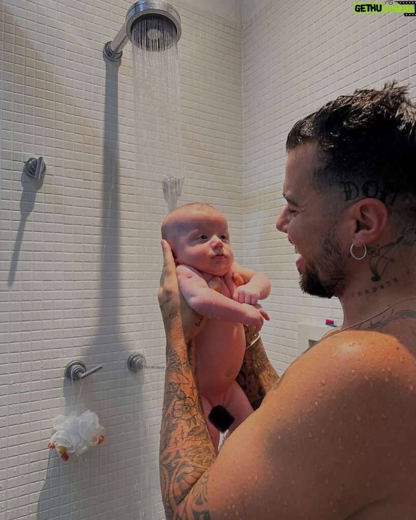 Felipe Ribeiro Instagram - O banho mais gostoso da minha vida 🤏🏽🥹 nosso primeiro banho de chuveiro 🚿 🧼