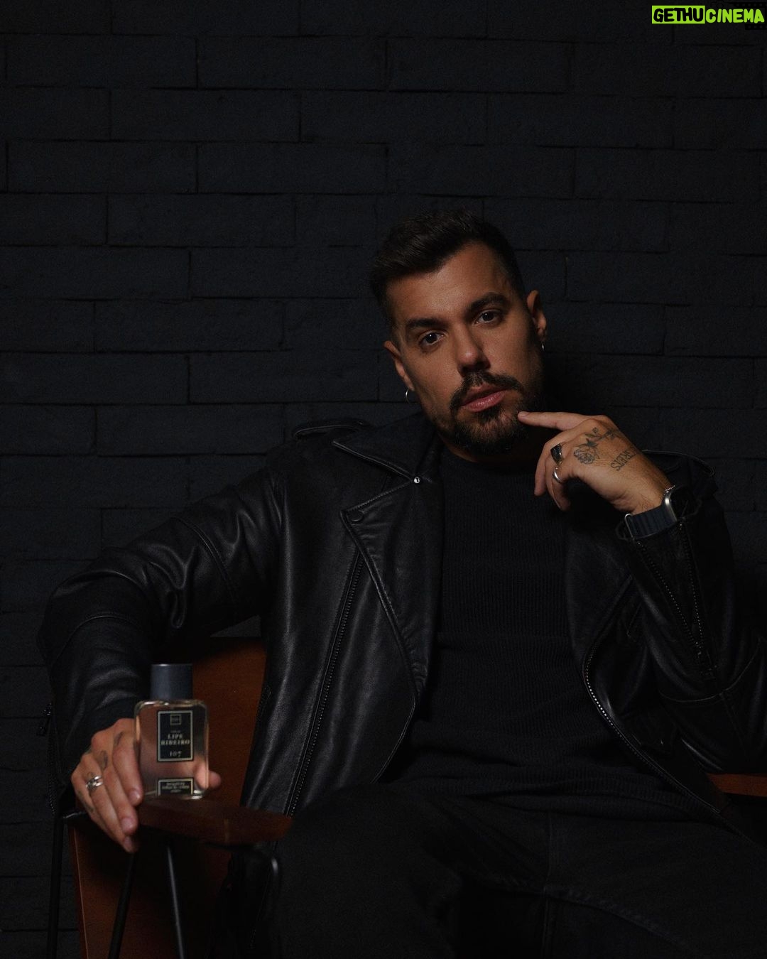 Felipe Ribeiro Instagram - Ja sentiu meu cheiro? 😏 prometo que cê vai gostar link na Bio e promoção rolando com cupom: dessaelipe