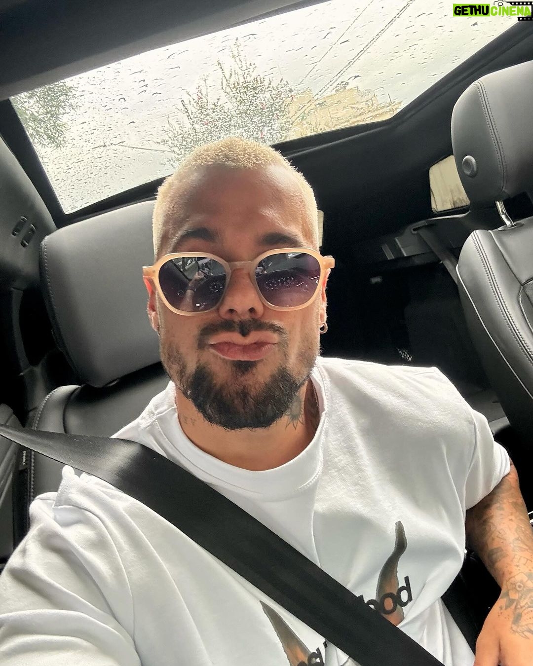 Felipe Ribeiro Instagram - PLATINADO CALVO SEXTA 😂 passa pro lado pra ve se to animado