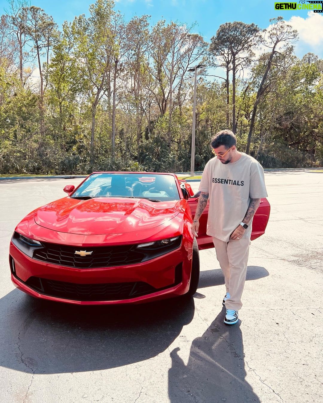 Felipe Ribeiro Instagram - nada mal por aqui pelas américas 🇺🇸 com a @godriveusa_ andar de nave ficou fácil viu 😮💨 fizeram a viagem ser ainda mais especial com nosso carro pra família e esse pra gente dar um rolê. serviço premium e o carro pro seu gosto e necessidade! Tkssss @godriveusa_ @roteirovip Kessimme, Orlando, Florida.