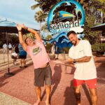 Felipe Ribeiro Instagram - HAHAHAHAHAHA mais um dia um tanto quanto divertido por aqui na @seaworldorlandobr e qual a nota pro show dessa baleinha? 🐳 HAHAHAHAHAHAHAA SeaWorld Orlando