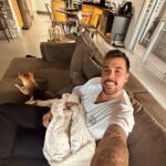 Felipe Ribeiro Instagram – Dionisio sendo travesseiro do Dom e Arnoldo na escolta 🫶🏽 tudo que mais sonhei, meus filhos 🐶 🐶 👶🏼