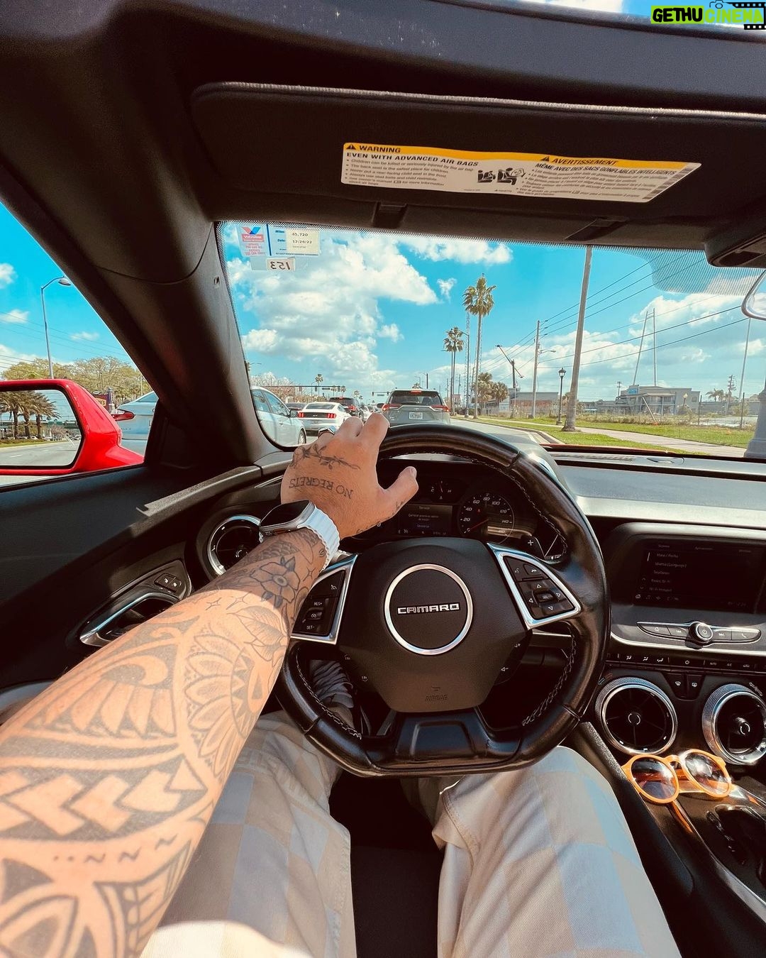 Felipe Ribeiro Instagram - nada mal por aqui pelas américas 🇺🇸 com a @godriveusa_ andar de nave ficou fácil viu 😮💨 fizeram a viagem ser ainda mais especial com nosso carro pra família e esse pra gente dar um rolê. serviço premium e o carro pro seu gosto e necessidade! Tkssss @godriveusa_ @roteirovip Kessimme, Orlando, Florida.