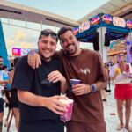 Felipe Ribeiro Instagram – A gente é isso! Uns 20 anos juntos, pra mais de 50 @tardezinha , e sempre essa energia 🩵 parabéns pelo seu dia! Juntos sempre @novinho te amo