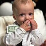 Felipe Ribeiro Instagram - 6 MESES DO NOSSO PODEROSO DONZINHO 👶🏻 🖤🖤🖤🖤🖤🖤 (Deu tudo certo os docinhos e o bolo, pra quem acompanhou a tour 🙌🏼🤣)