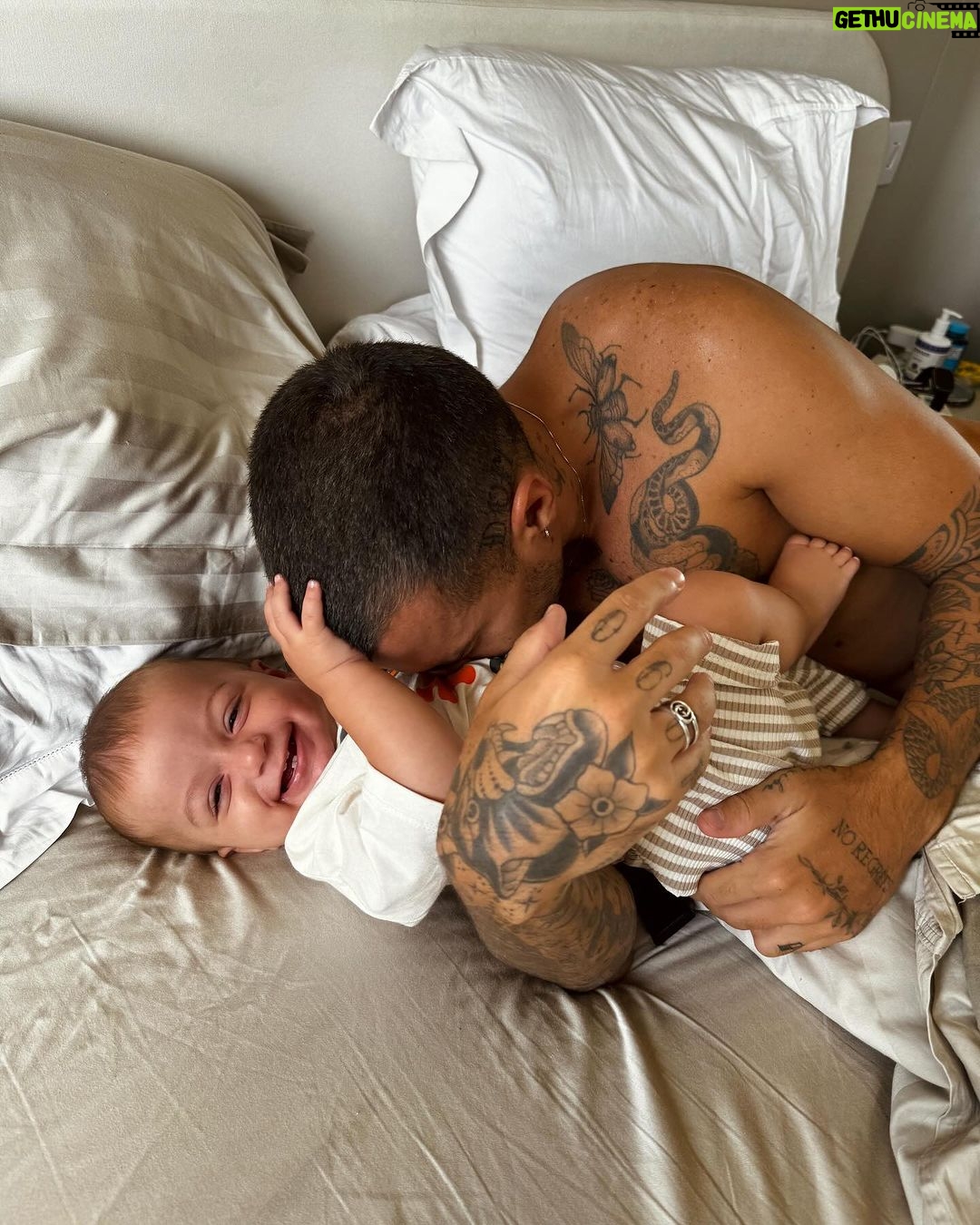 Felipe Ribeiro Instagram - Surra de cócegas de toda manhã 🩵 nosso dominguinho