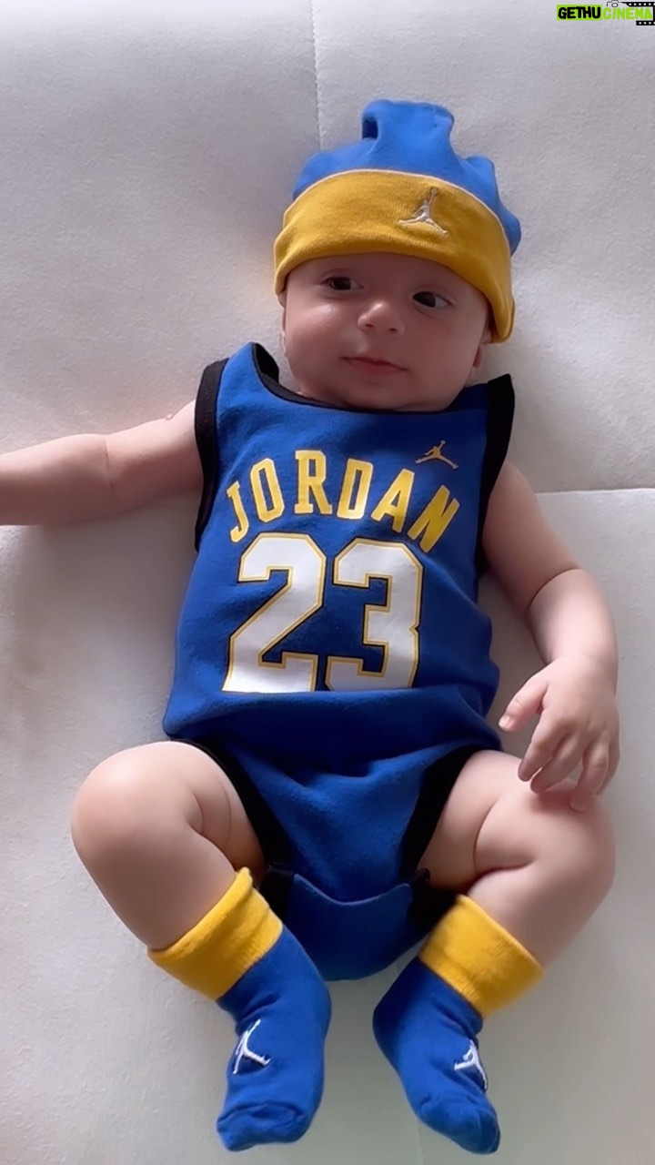 Felipe Ribeiro Instagram - Quando o pai decide vestir o filho o mood é outro 😂 (pq a mãe é mais basica) 👶🏼