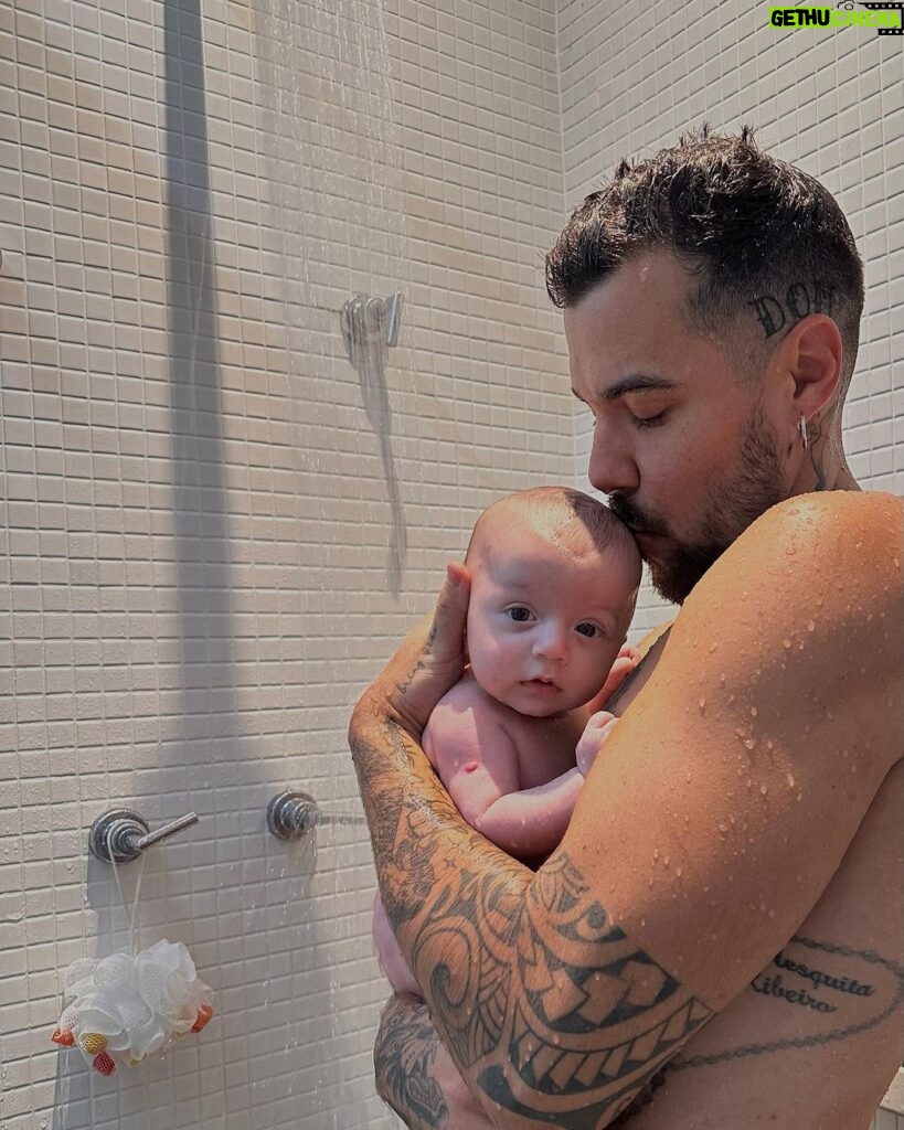 Felipe Ribeiro Instagram - O banho mais gostoso da minha vida 🤏🏽🥹 nosso primeiro banho de chuveiro 🚿 🧼