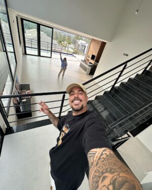 Felipe Ribeiro Instagram - É REALIDADE! A NOSSA CASA 🏠 
Não tenho palavras pra descrever esse sentimento, temos a nossa casa 🥹🥹🥹🥹🥹
Do jeito que sempre sonhei poder proporcionar pra minha família, não foi fácil, não é facil, e é só o começo do que posso e vou fazer por vocês, é tudo pra você meu filho 🤍🤍🤍 NOSSA CASA PRÓPRIA
