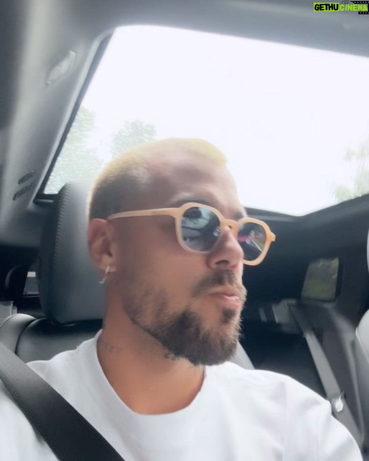 Felipe Ribeiro Instagram - PLATINADO CALVO SEXTA 😂 passa pro lado pra ve se to animado