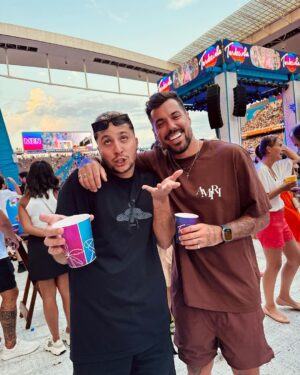 Felipe Ribeiro Instagram - A gente é isso! Uns 20 anos juntos, pra mais de 50 @tardezinha , e sempre essa energia 🩵 parabéns pelo seu dia! Juntos sempre @novinho te amo