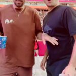 Felipe Ribeiro Instagram – A gente é isso! Uns 20 anos juntos, pra mais de 50 @tardezinha , e sempre essa energia 🩵 parabéns pelo seu dia! Juntos sempre @novinho te amo