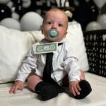 Felipe Ribeiro Instagram - 6 MESES DO NOSSO PODEROSO DONZINHO 👶🏻 🖤🖤🖤🖤🖤🖤 (Deu tudo certo os docinhos e o bolo, pra quem acompanhou a tour 🙌🏼🤣)