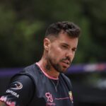Felipe Ribeiro Instagram - Craque não sou, mas engano bem vai 😂 na nossa casinha @_estacaoalpha esse final de semana recebemos o campeonato @na.uvaftv e tive o prazer de jogar! Vamos em frente fazendo o que a gente ama e unindo com trabalho 🚀💥🙏🏼 Estação Alphaville