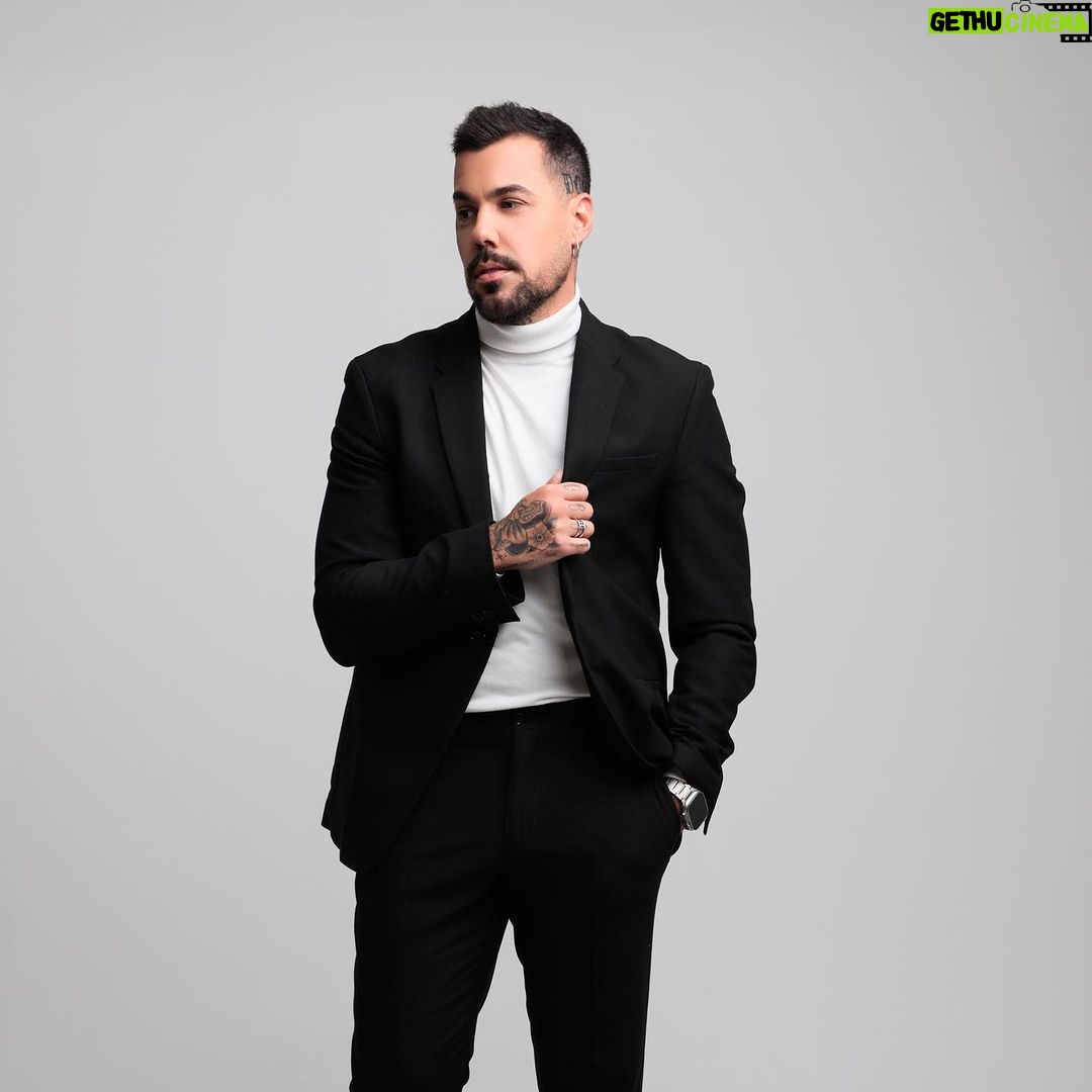 Felipe Ribeiro Instagram - Sigo construindo a sorte 🧠💡🚀 📸 @sergiocyrillo_ @cia11estudio