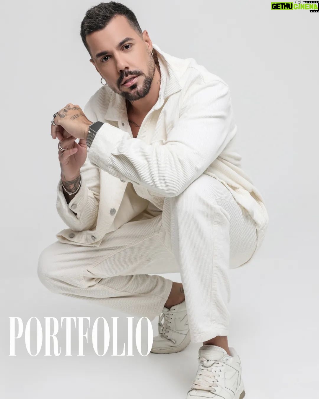 Felipe Ribeiro Instagram - A capa e entrevista de hoje é com um super querido aqui da PORTFOLIO, o influenciador e empresário Lipe Ribeiro. Em nosso bate papo, Lipe falou de sua trajetória, do momento atual e do que está por vir. Te convido a assistir! • Link nos Stories e na Bio. #RevistaPortfolio #AmadosdaPortfolio #RevistaPortfolioCapa #LipeRibeiro #LuizAlbertoPortfolio FICHA TÉCNICA Foto: @sergiocyrillo_ l Estúdio: @cia11estudio l Make e Hair: @pelesxx l Styling: @_marcellavasc l Criação e Edição: @luizalbertoportfolio e @giovannialbinofoto