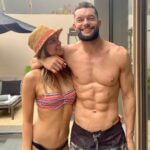 Fergal Devitt Instagram - Hace 4 años me casé con una chica de otra galaxia. he estado usando mi casco soace desde entonces @verolaguera ⚡️⚡️