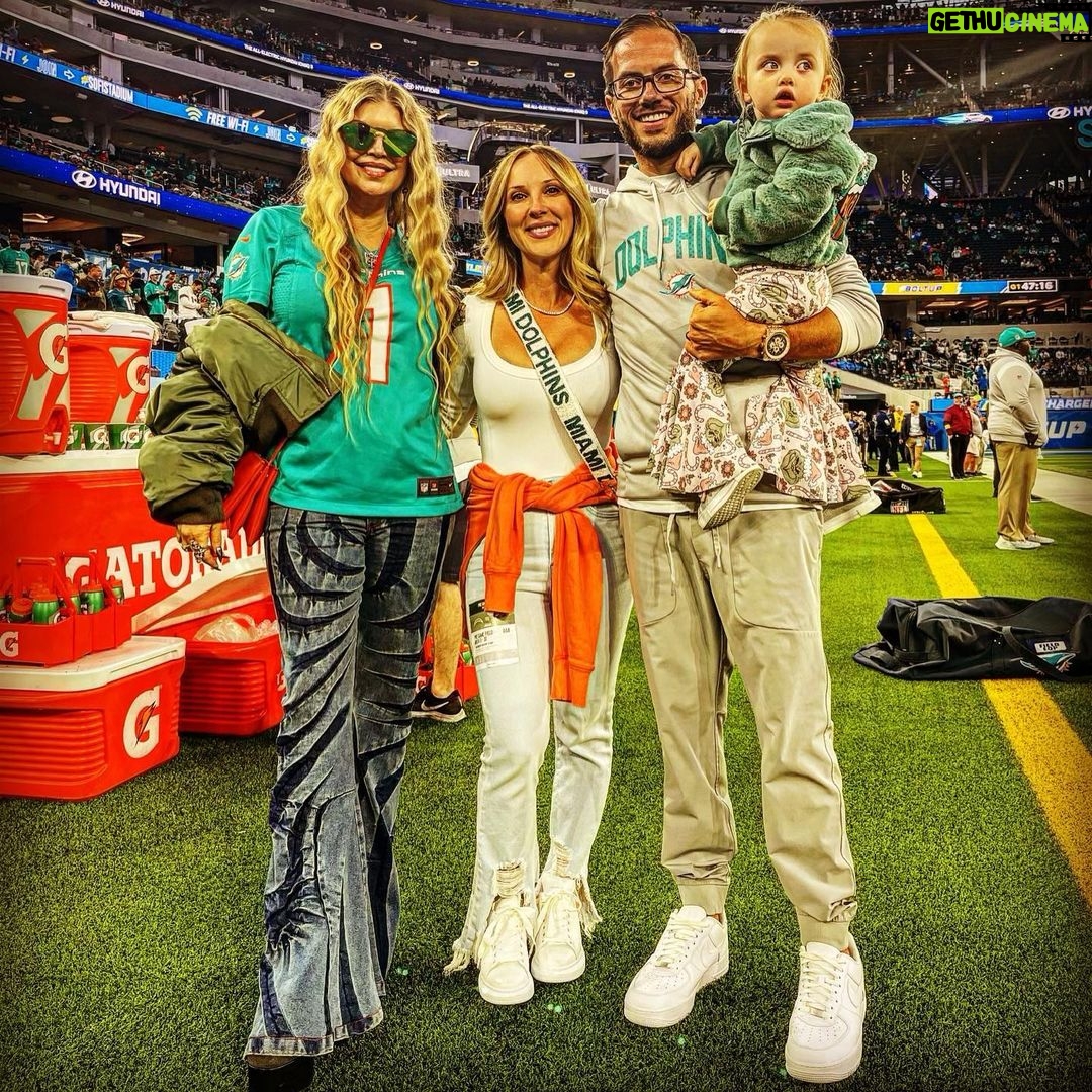 Fergie Instagram - Fan girl night #FinsUP 🐬 @MiamiDolphins