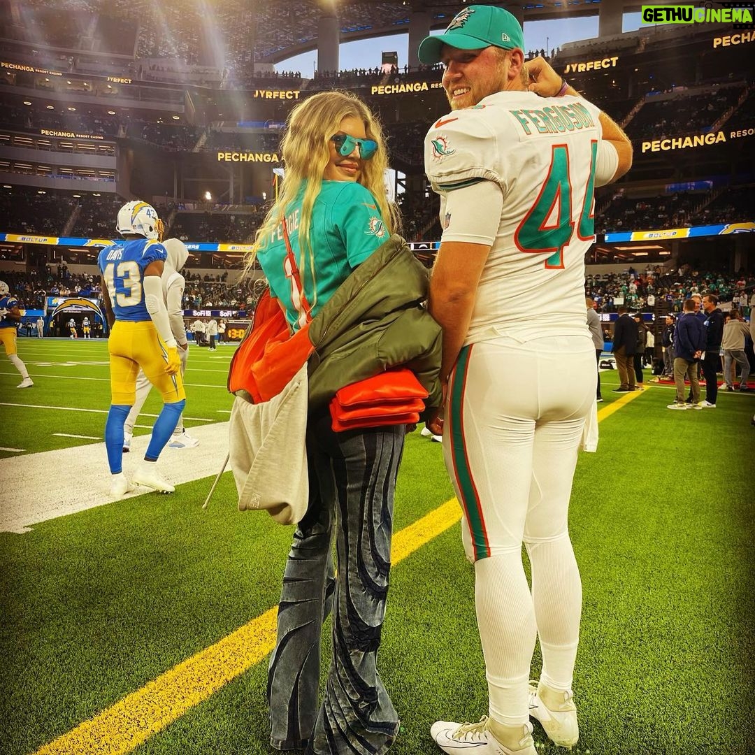 Fergie Instagram - Fan girl night #FinsUP 🐬 @MiamiDolphins