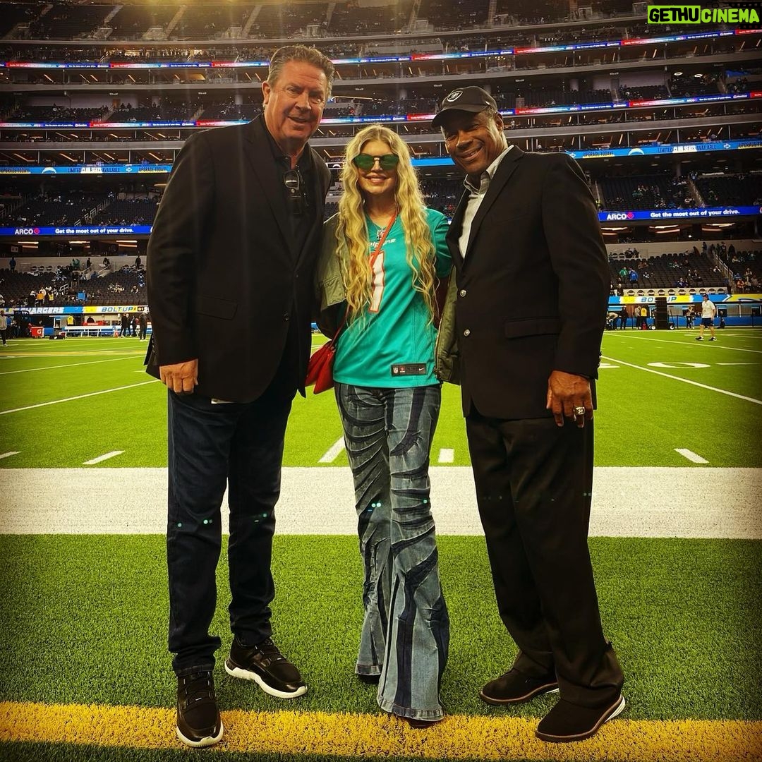 Fergie Instagram - Fan girl night #FinsUP 🐬 @MiamiDolphins