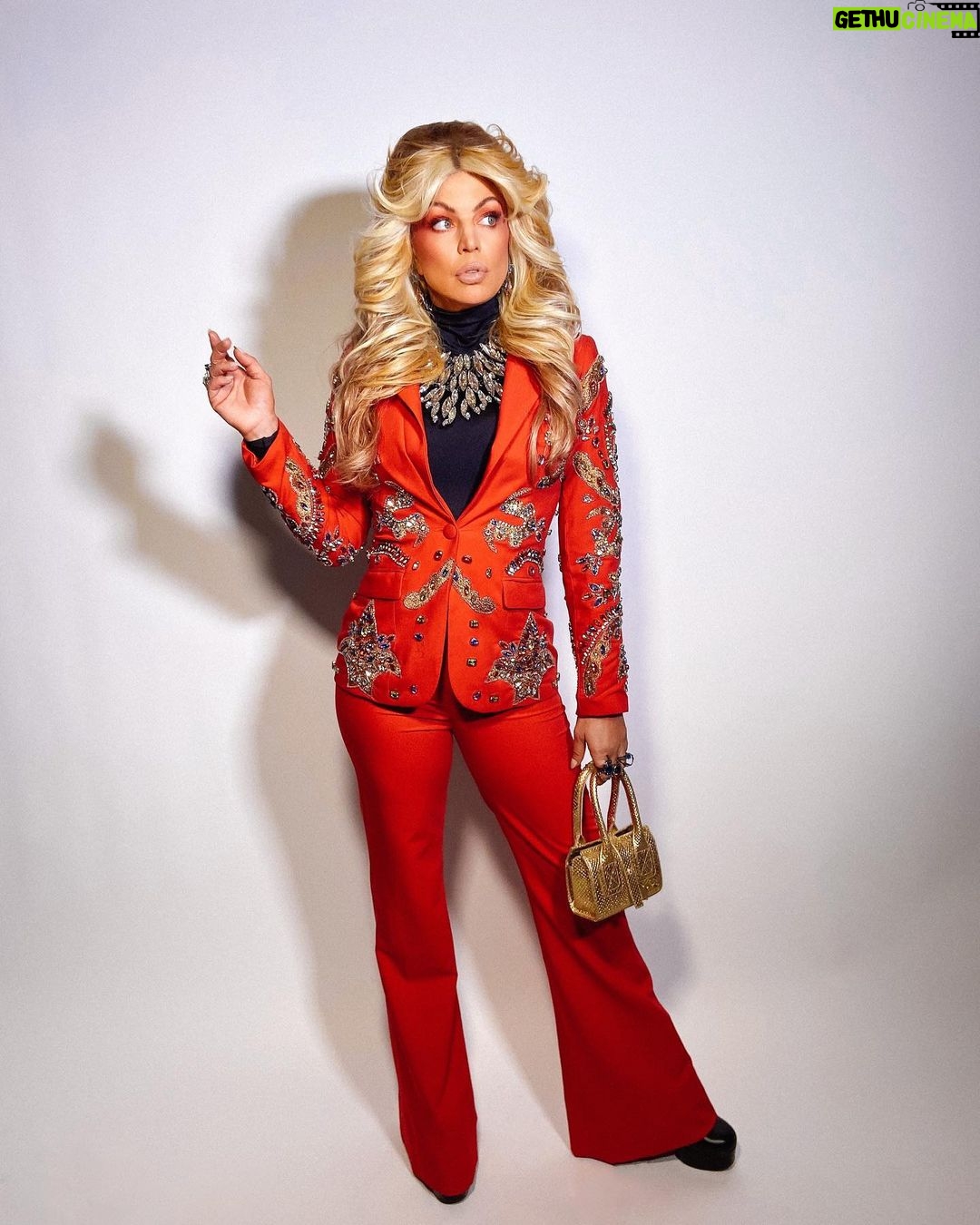 Fergie Instagram - ready for my close up #theholidayscanbesuchadrag