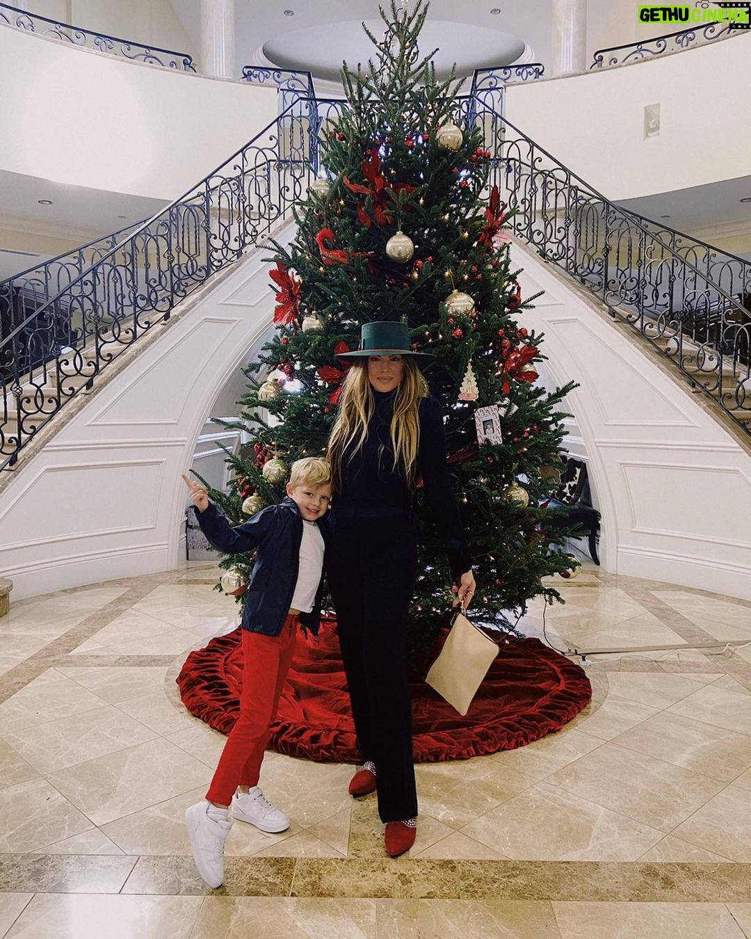Fergie Instagram - Merry Christmas everyone 🎄🎄