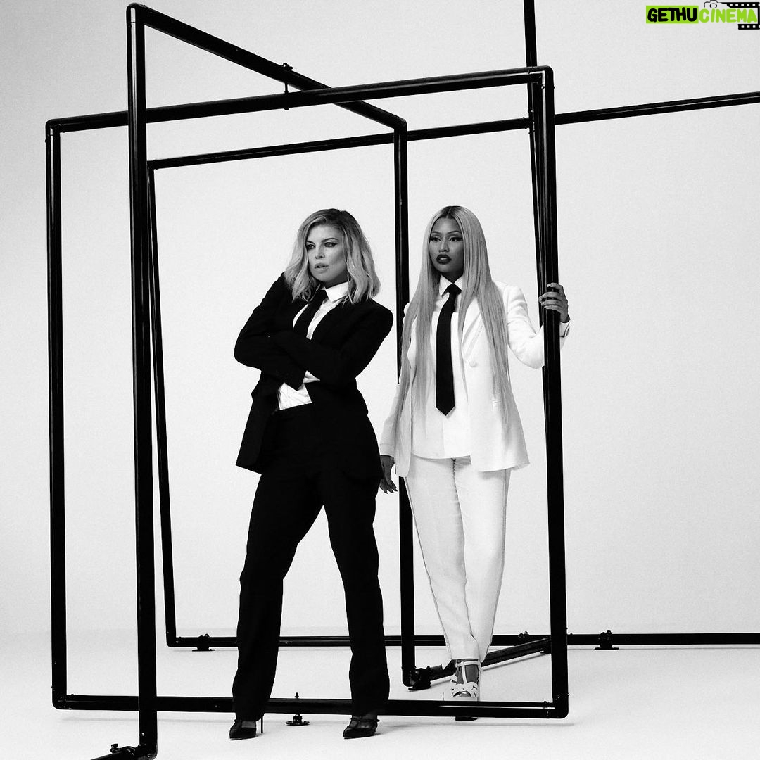 Fergie Instagram - 2 years 🖤🖤 #youalreadyknow #hungry #doubledutchess