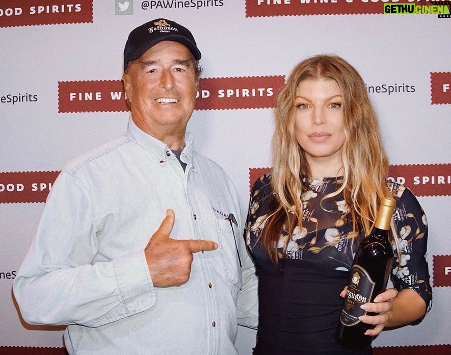 Fergie Instagram - Happy Father’s Day padre!! Luv u ❤️❤️🍷🍷