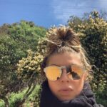 Fergie Instagram - #BeautifulDayForAHike ☀️☀️🧡🧡
